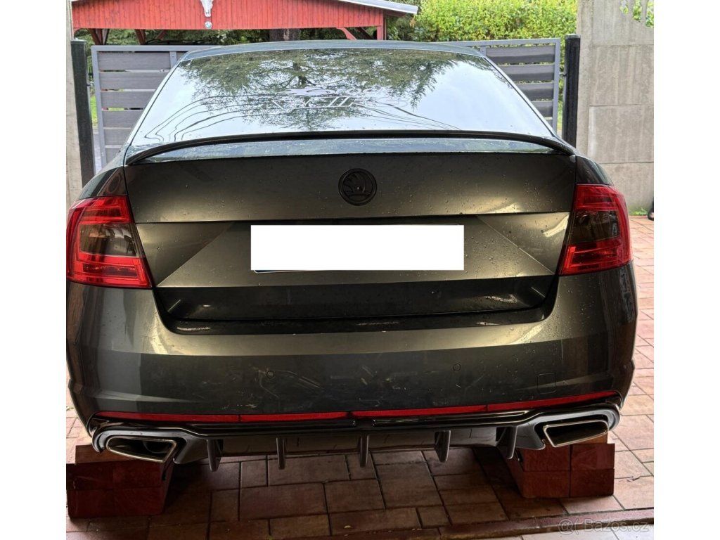 Zadný difúzor Škoda Octavia 3 RS – z boku